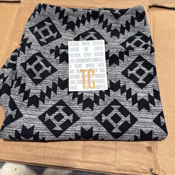 LuLaRoe TC Aztec Leggings - Picture 3 of 3